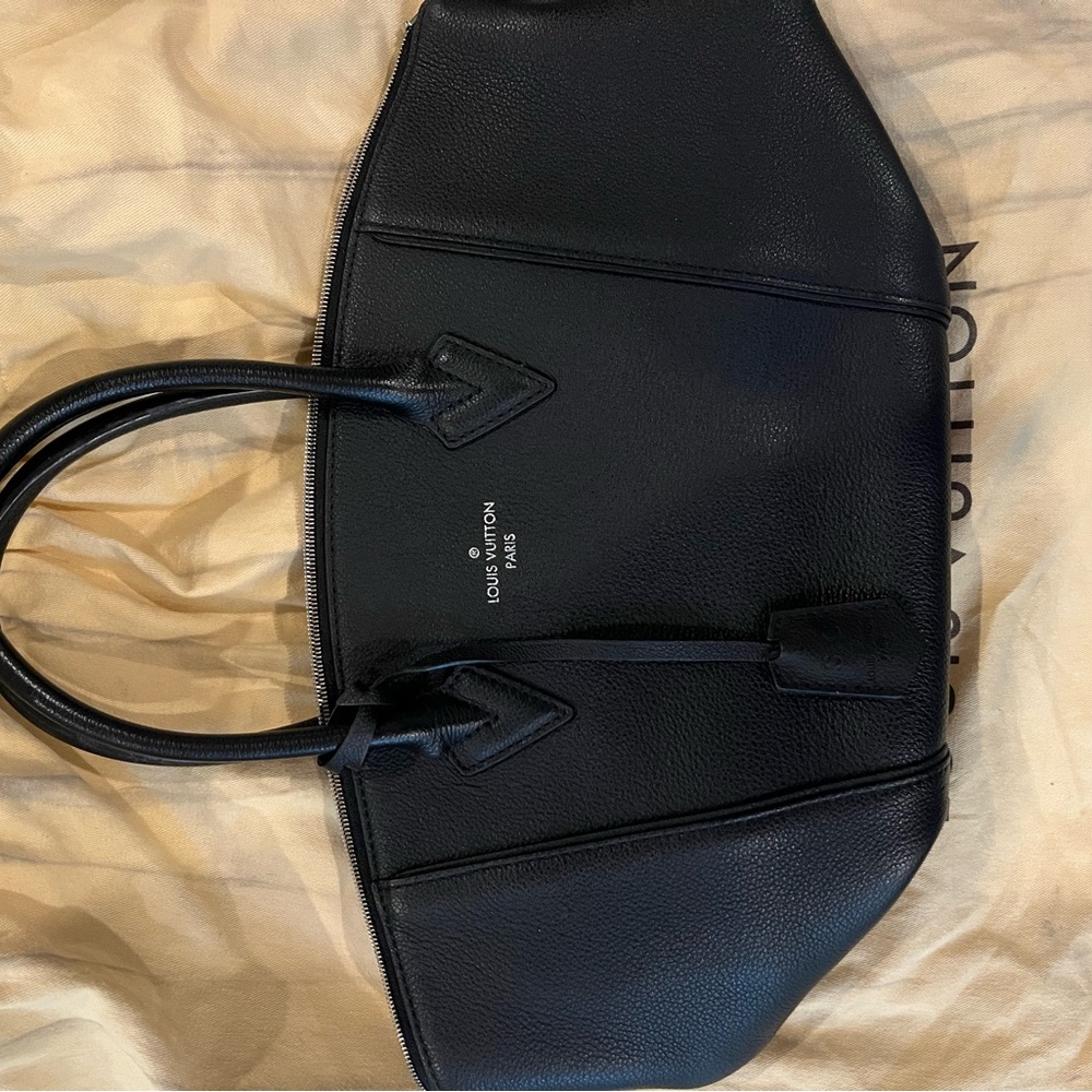 Louis Vuitton Black Leather LOCKIT PM Bag Brand New Stunning Callout Zipper Pull